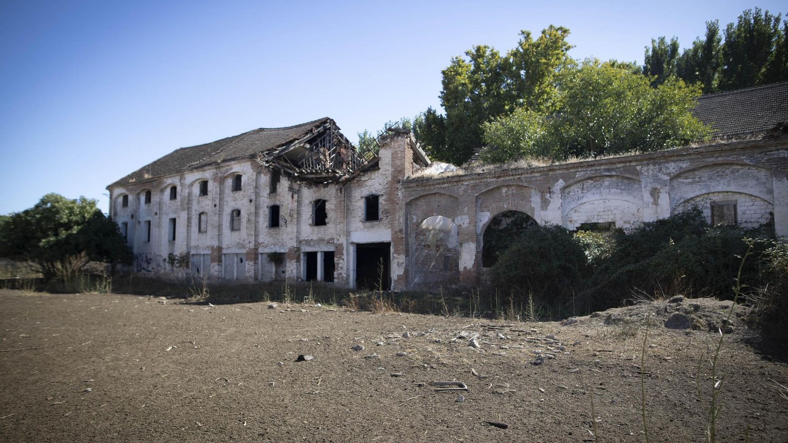 La nave de la Azucarera de la Salud de Santa Fe presenta un estado ruinoso y se rehabilitará en una segunda fase para la que no hay fecha