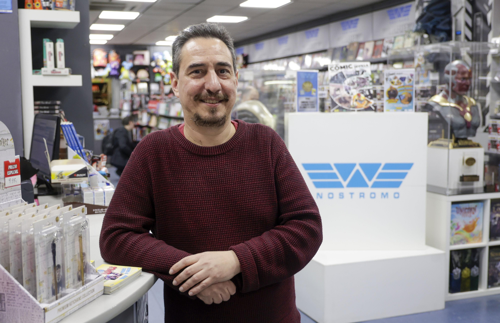 Sergio López, en su reconocida tienda Nostromo.