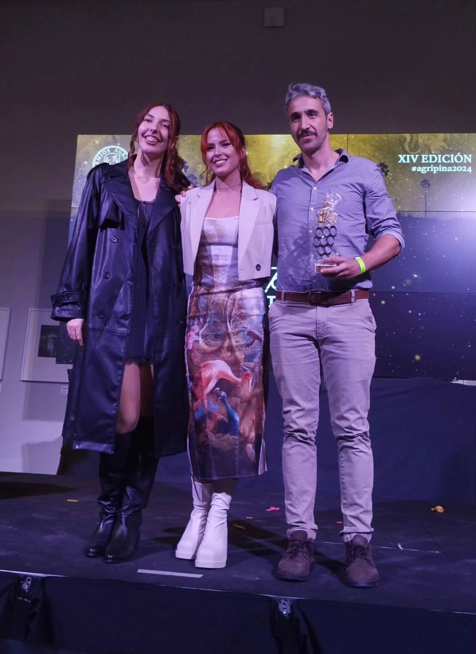 María López, Ruth Sánchez y Juan Cernadas, de Innova Films, recogen el premio Agripina a Mejor Productora