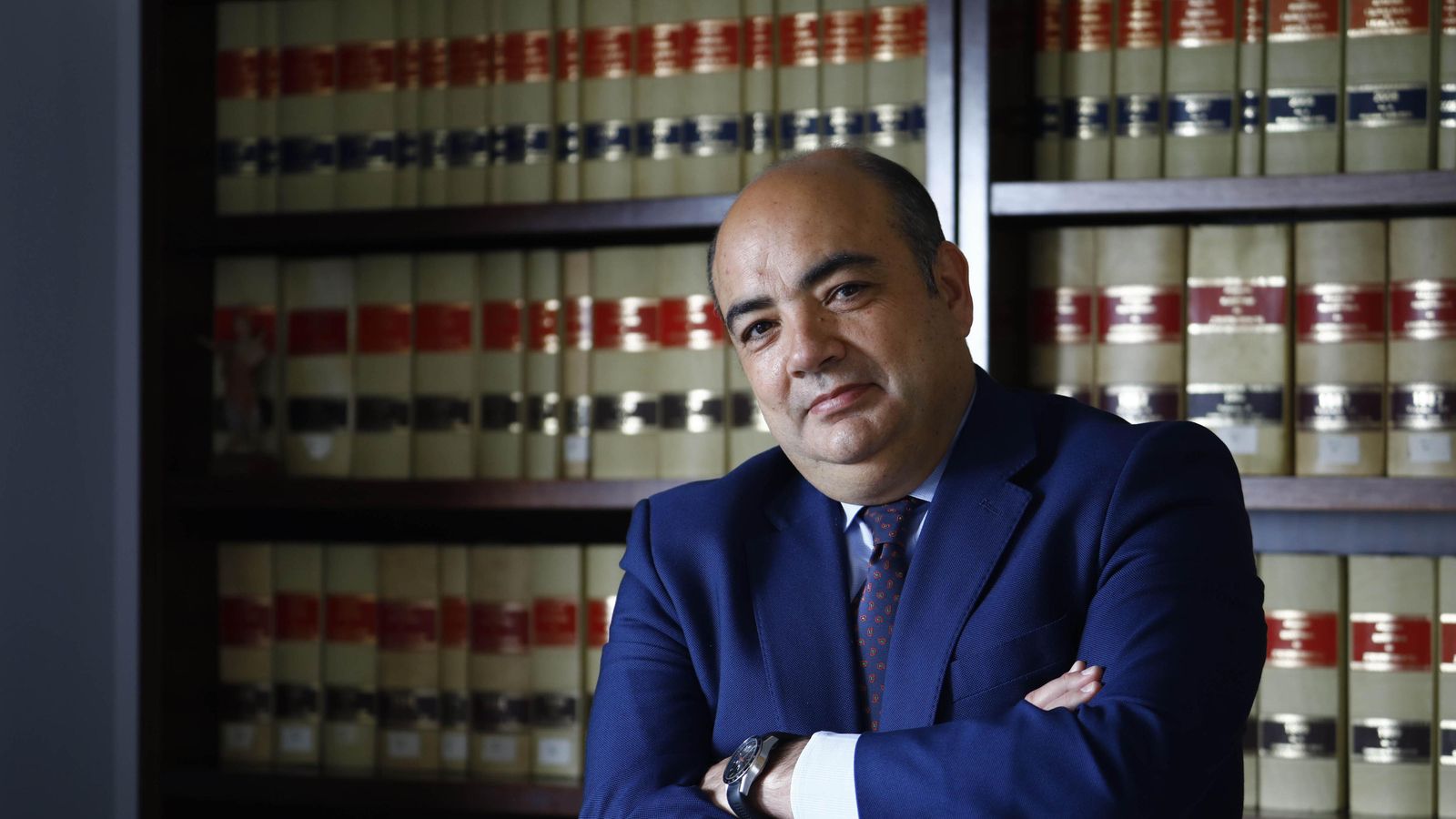 José Luis Garrido posa en las dependencias de Bufete Jurídico Garrido.
