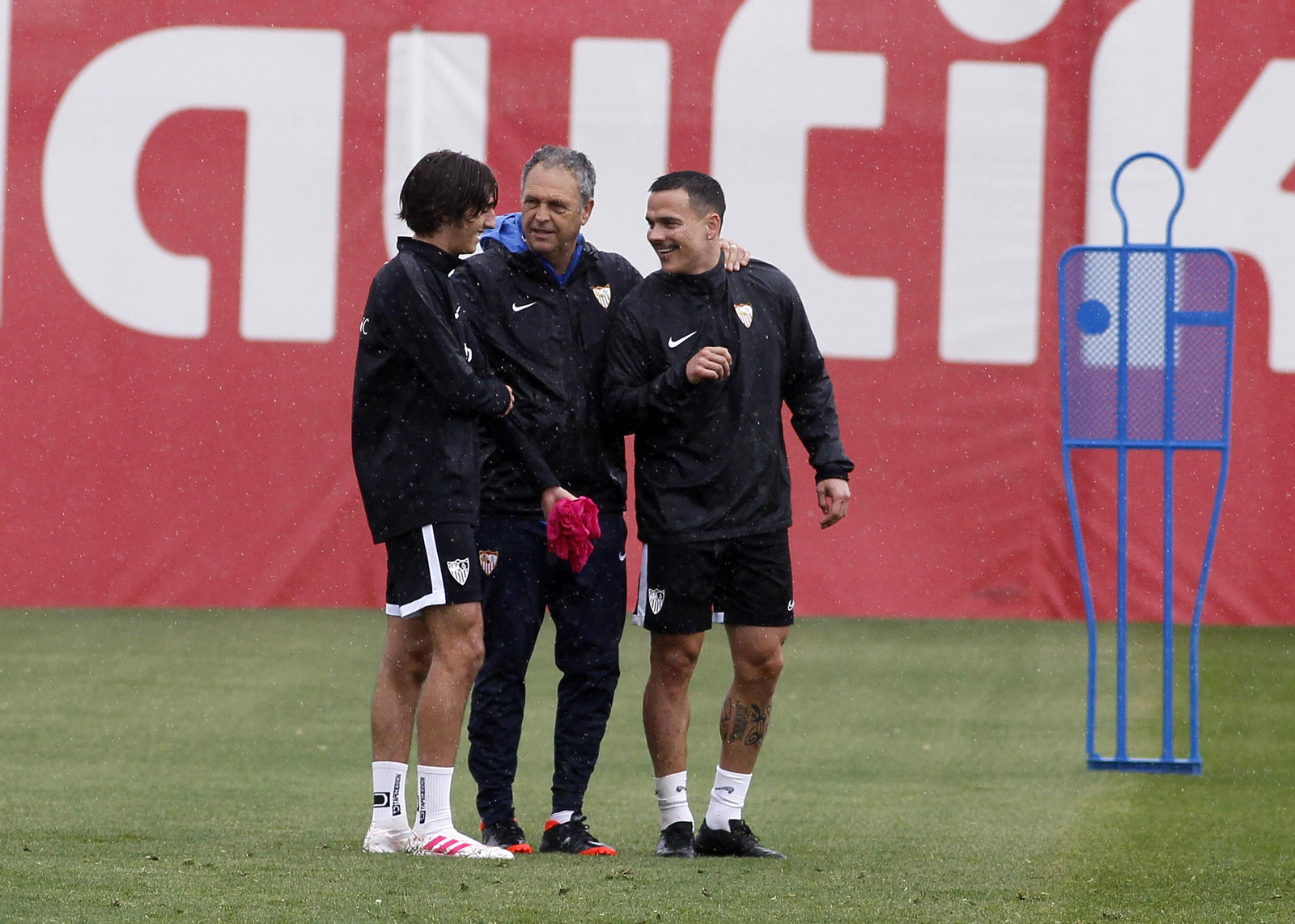 Primer entrenamiento del Sevilla FC tras anunciar Caparrós que tiene leucemia