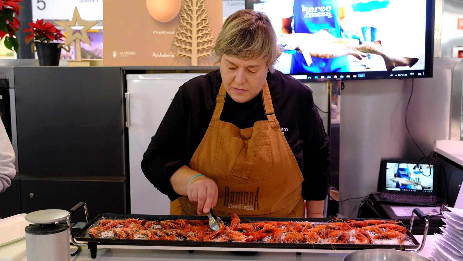Vea los exquisitos platos preparados en el 'showcooking' de la Gamba Roja de Almería Vea los exquisitos platos preparados en el 'showcooking' de la Gamba Roja de Almería