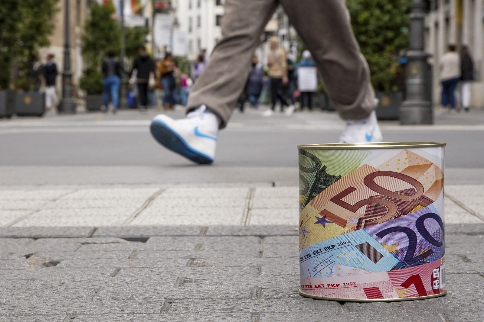 Una hucha en plena calle