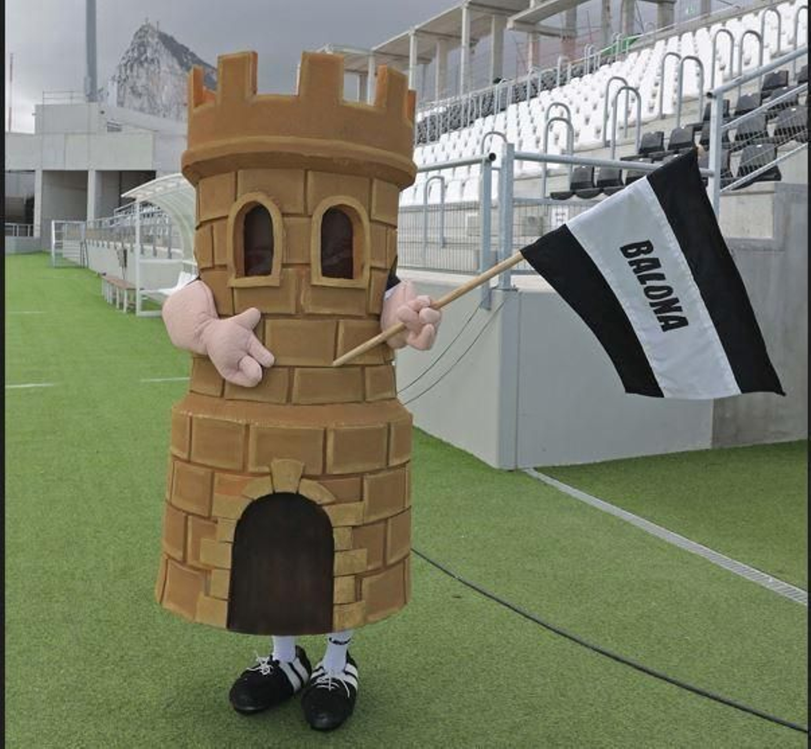 Recia, la nueva mascota de la Balona, que 'debuta' ante La Unión