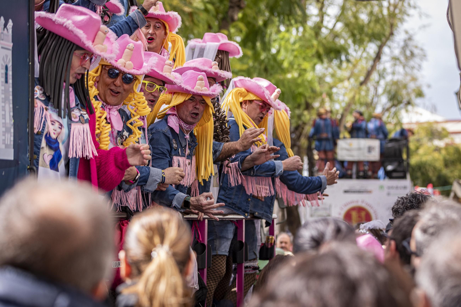 Las imágenes del segundo sábado de Carnaval de Cádiz 2025: Carrusel de coros bajo la lluvia
