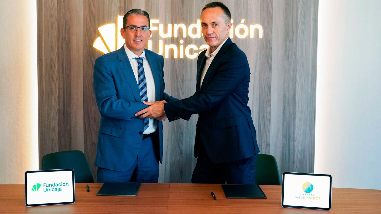 Sergio Corral, director general de Fundación Unicaja, y Alejandro Luque, de la UMA.