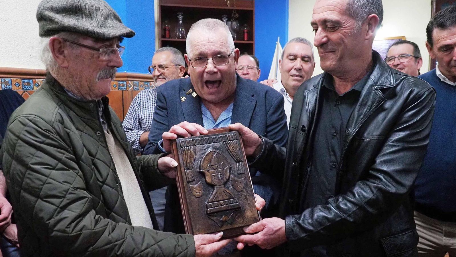 Entrega del premio 'W. Ríos' a José Mª Lagarejo Pereira 'Laga' (en el centro) Entrega del premio 'W. Ríos' a José Mª Lagarejo Pereira 'Laga' (en el centro)