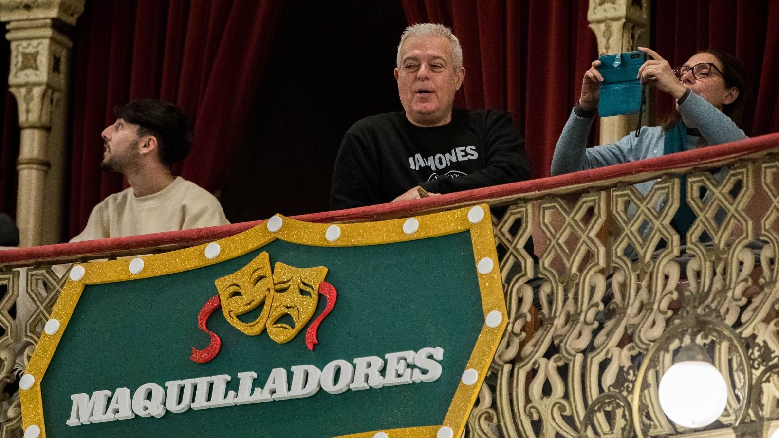 Cartel destinado a los maquilladores