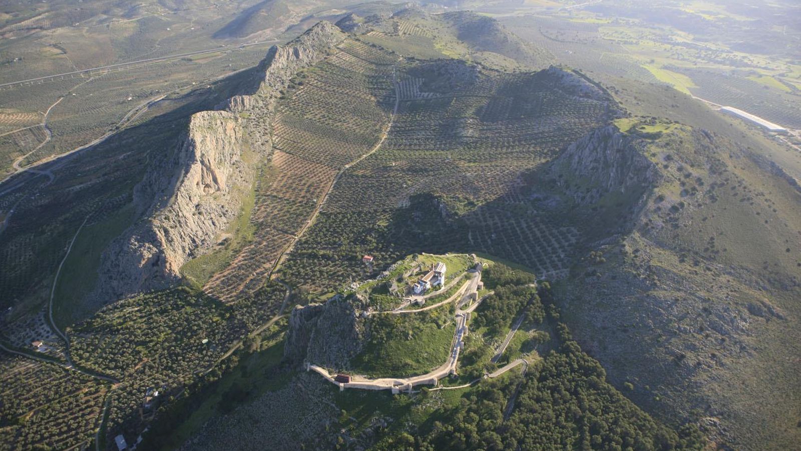 Foto aérea de la hoya y la Ermita de Nuestra Señora de Gracia. Foto aérea de la hoya y la Ermita de Nuestra Señora de Gracia.