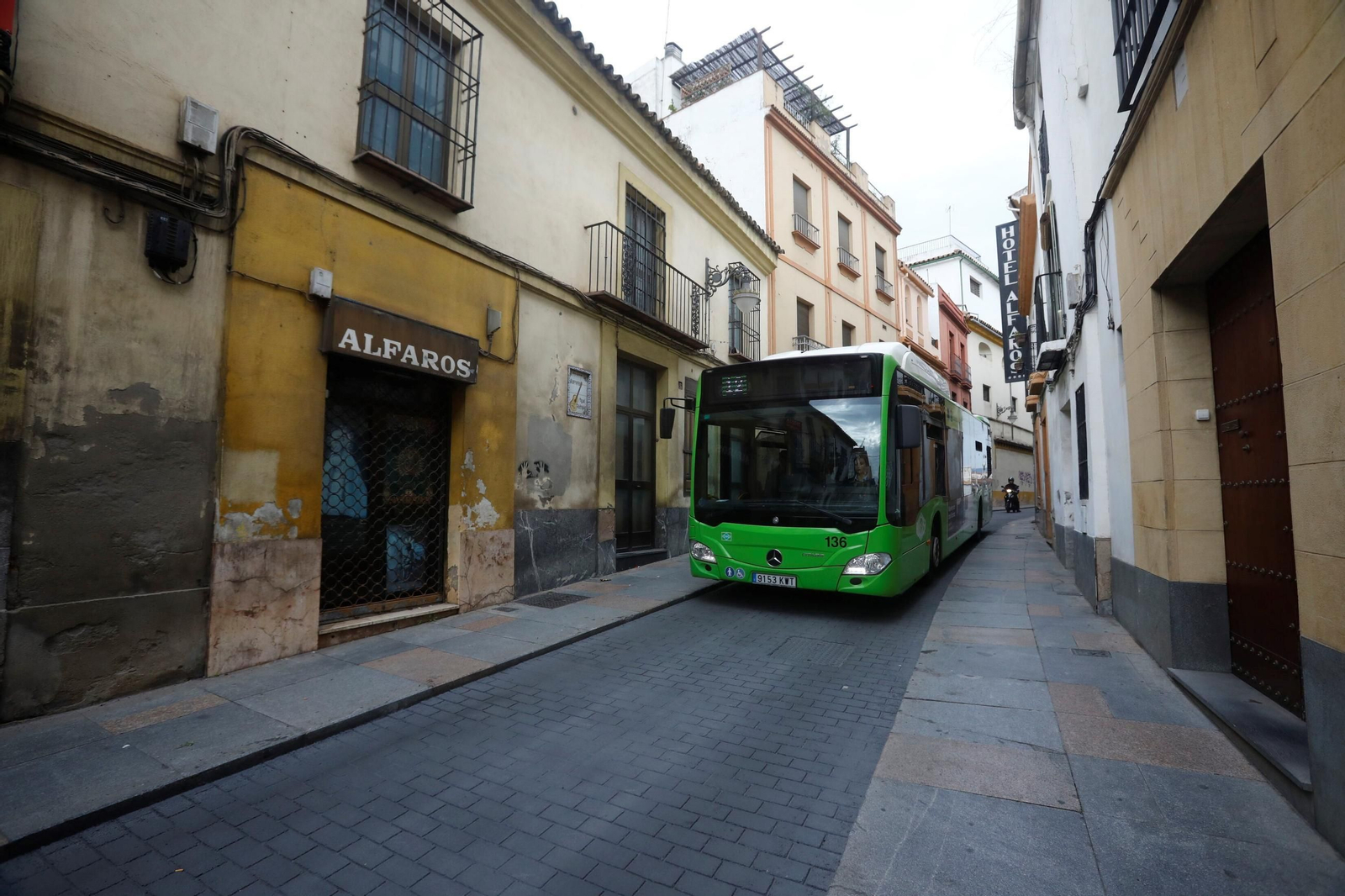 Las imágenes de la reapertura al tráfico de la calle Alfaros
