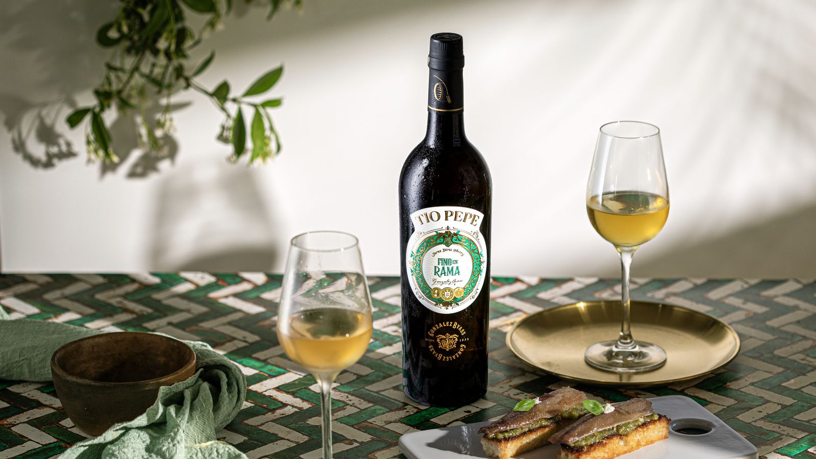 Tío Pepe en Rama 2024 con tosta de sardina ahumada.