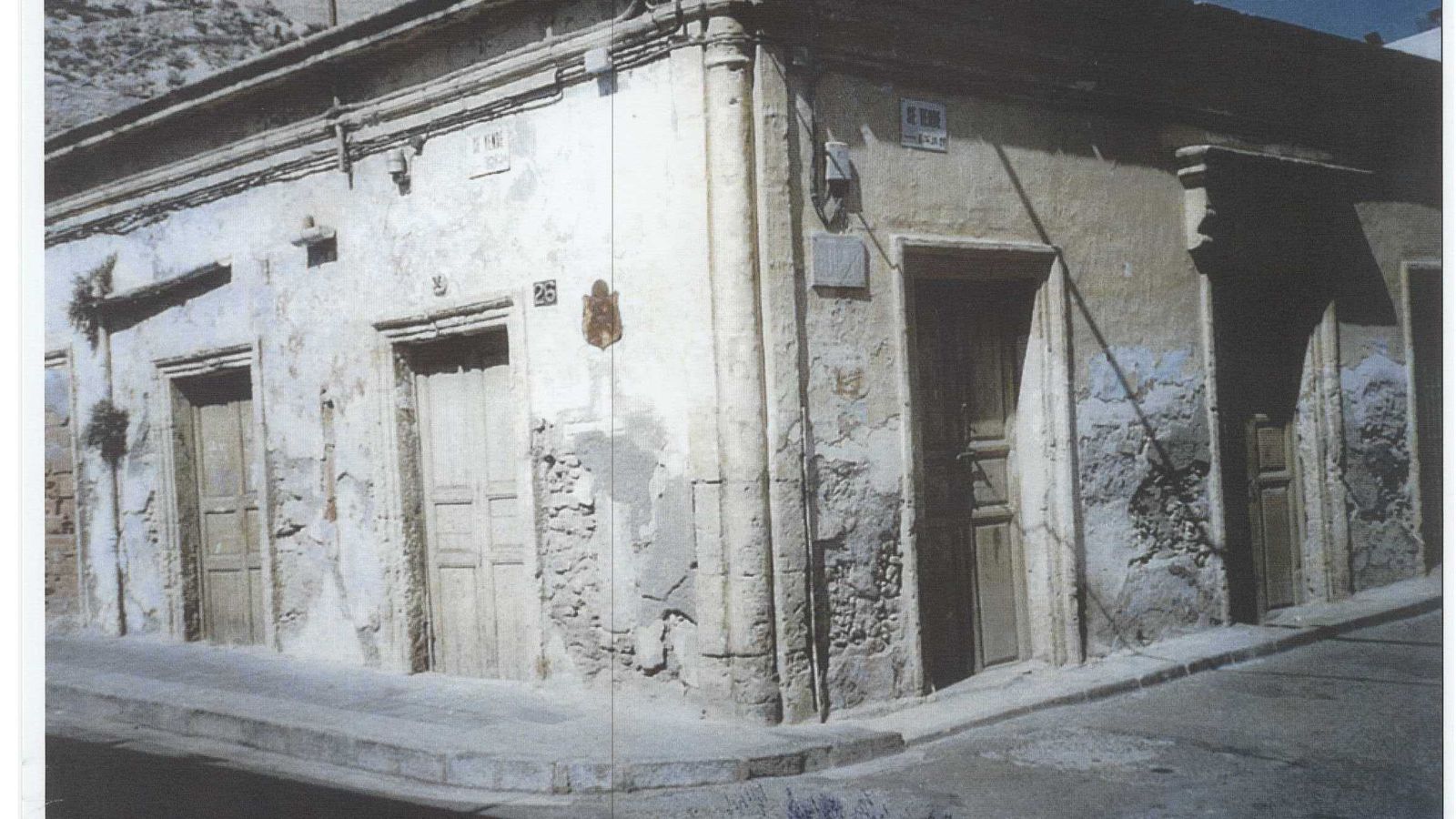 Cruz en calle San Juan.