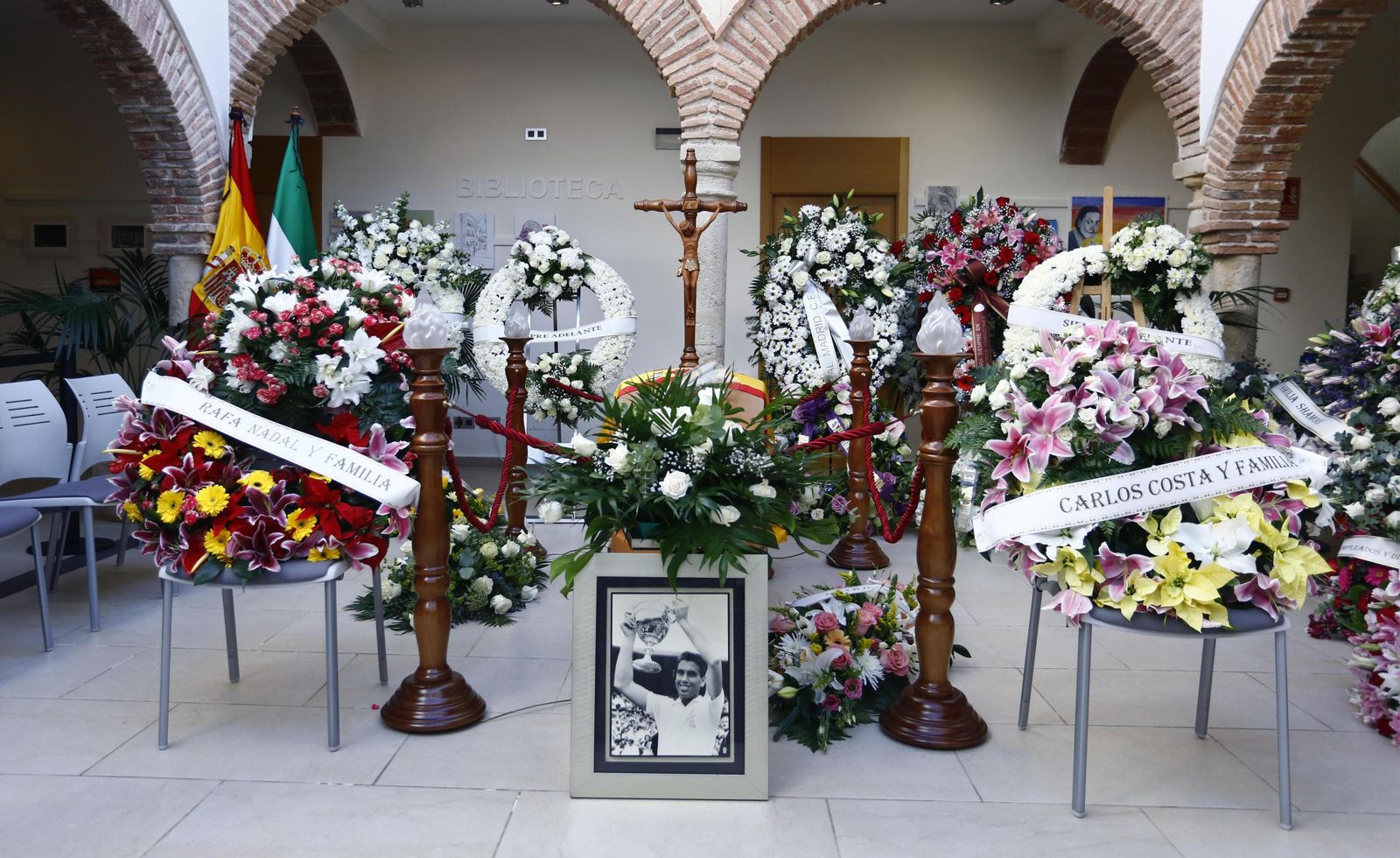 La despedida de Marbella a Manolo Santana, en imágenes