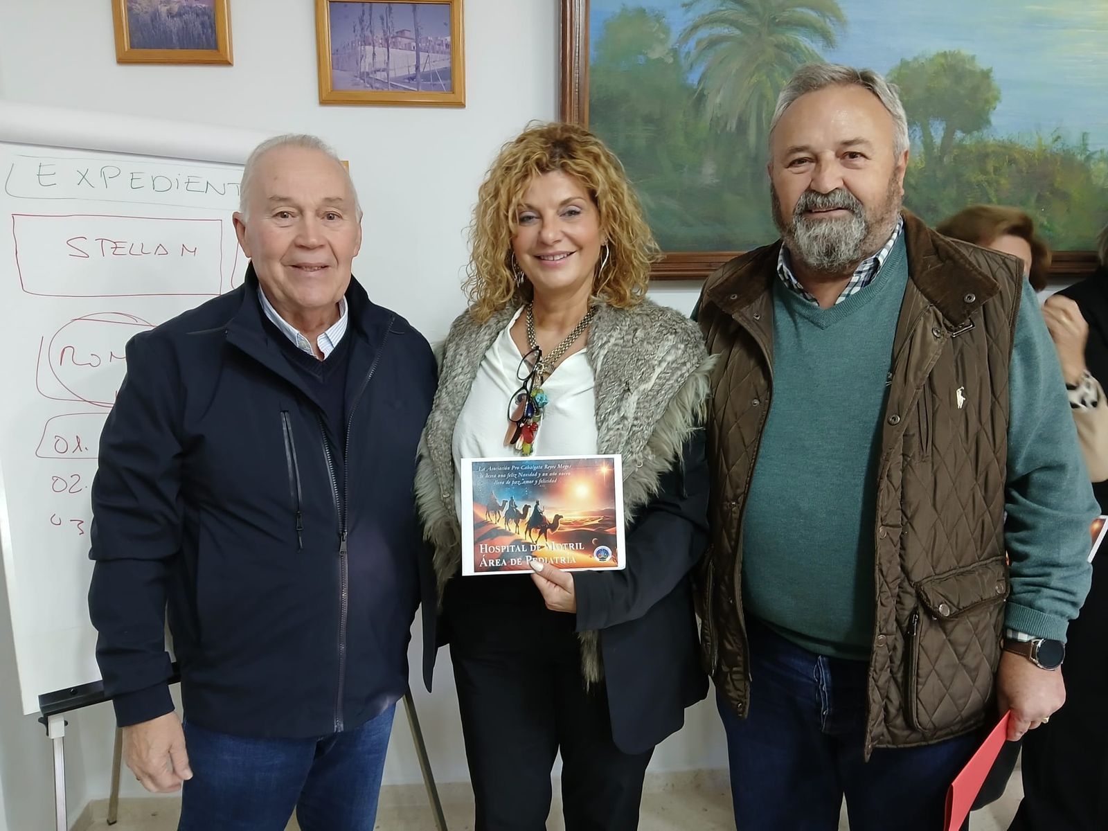 La directora de Recursos Económicos del AGS Sur de Granada con el presidente de la asociación