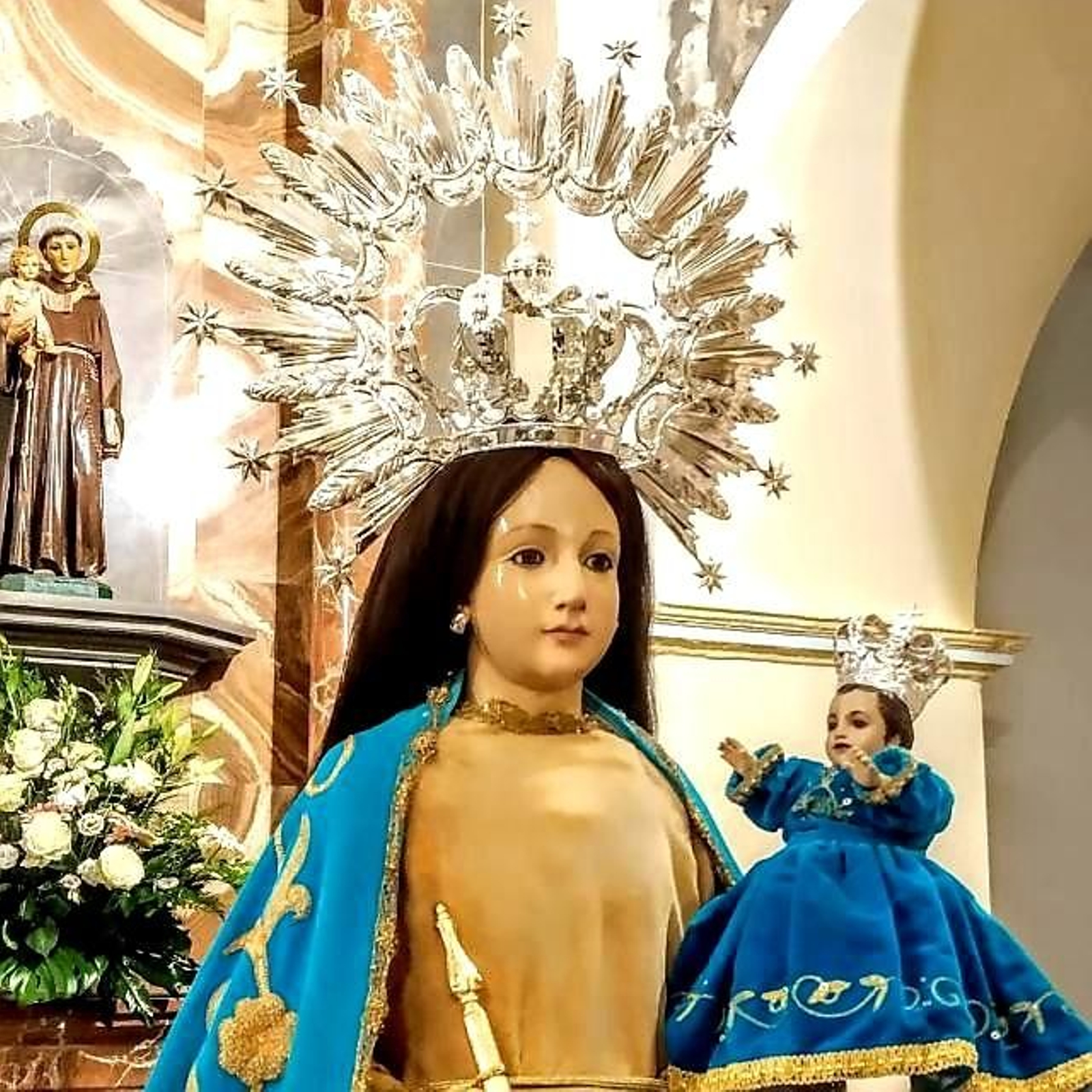 Imagen de la Virgen.