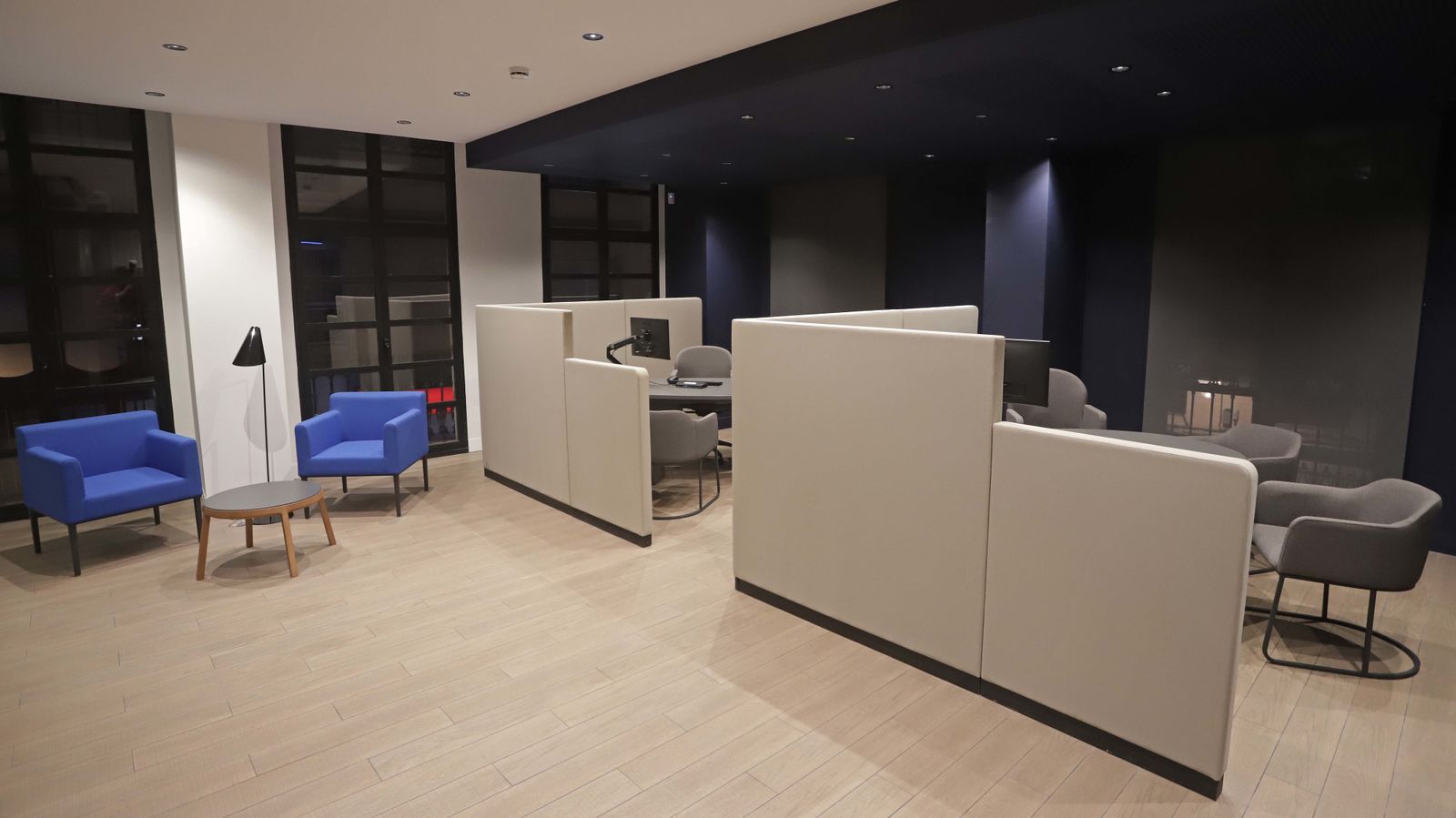 Inauguración de la nueva oficina de La Caixa en imágenes