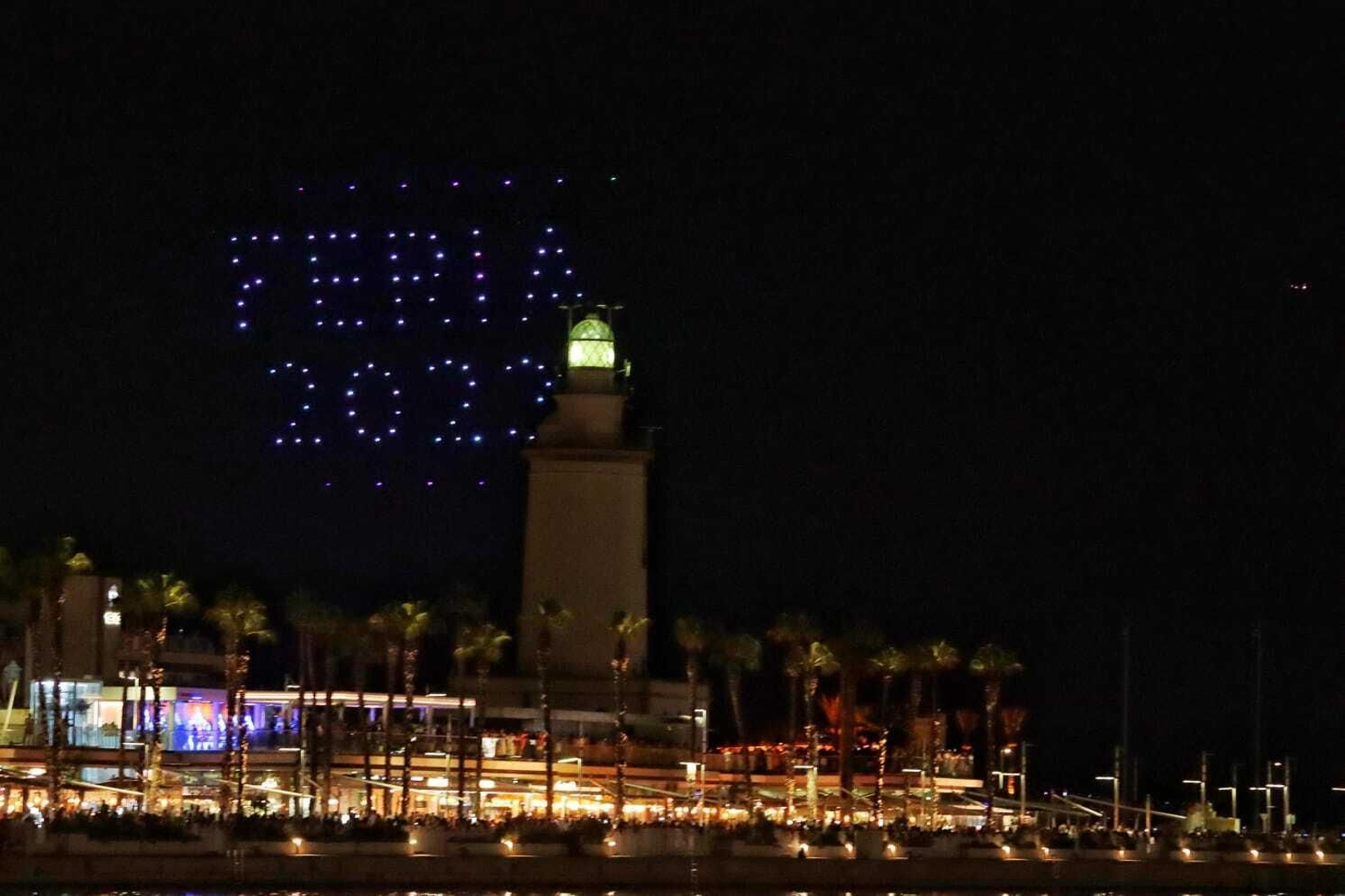 Málaga inaugura su Feria de agosto con el espectáculo de fuegos artificiales