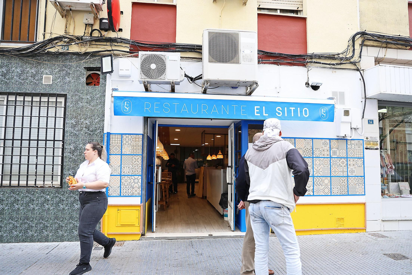 Imágenes del cambio radical de un bar de Huelva tras el paso de Chicote en 'Pesadilla en la cocina'
