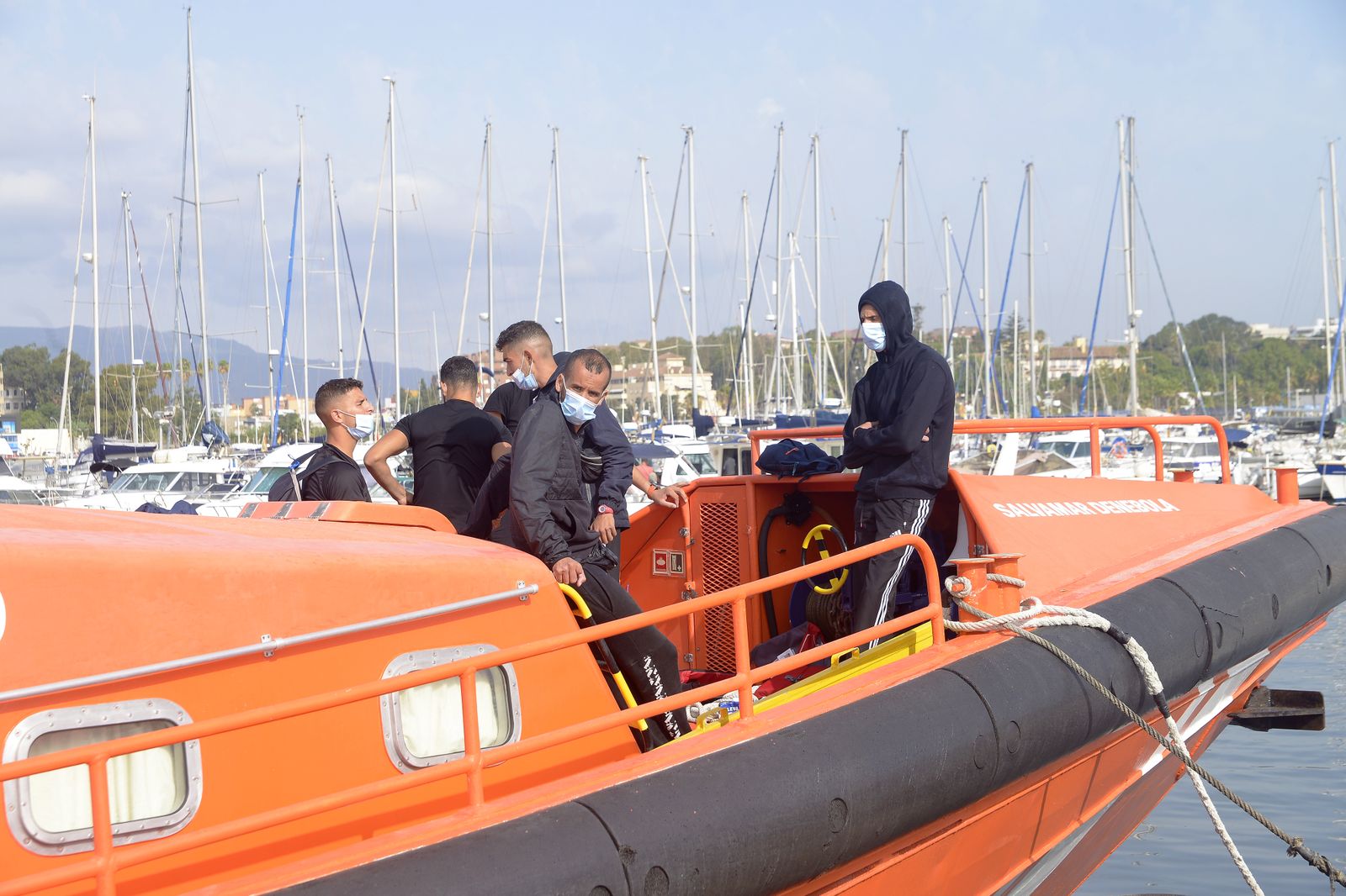 Fotos del desembarco del Denebola de Salvamento Marítimo