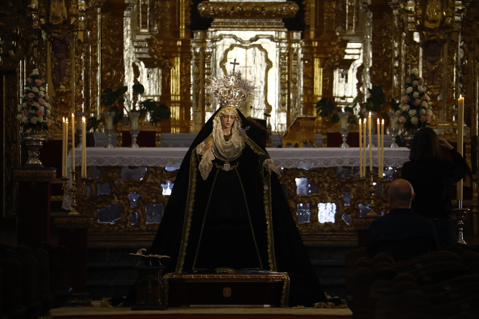 Las mejores fotos del besamanos de la Virgen de la Quinta Angustia de Córdoba