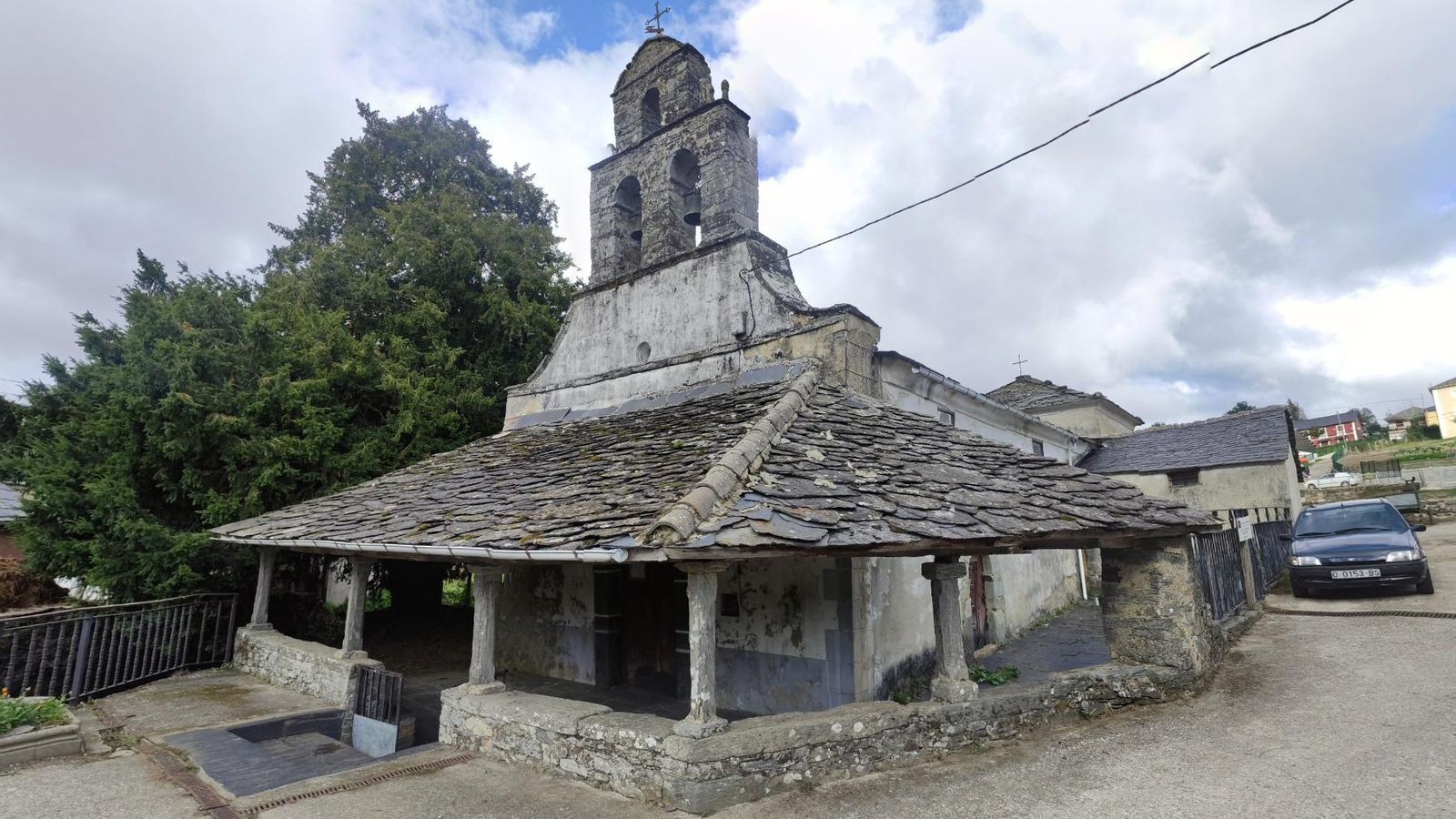 Iglesia de Santa María de Berducedo, del siglo XIV.