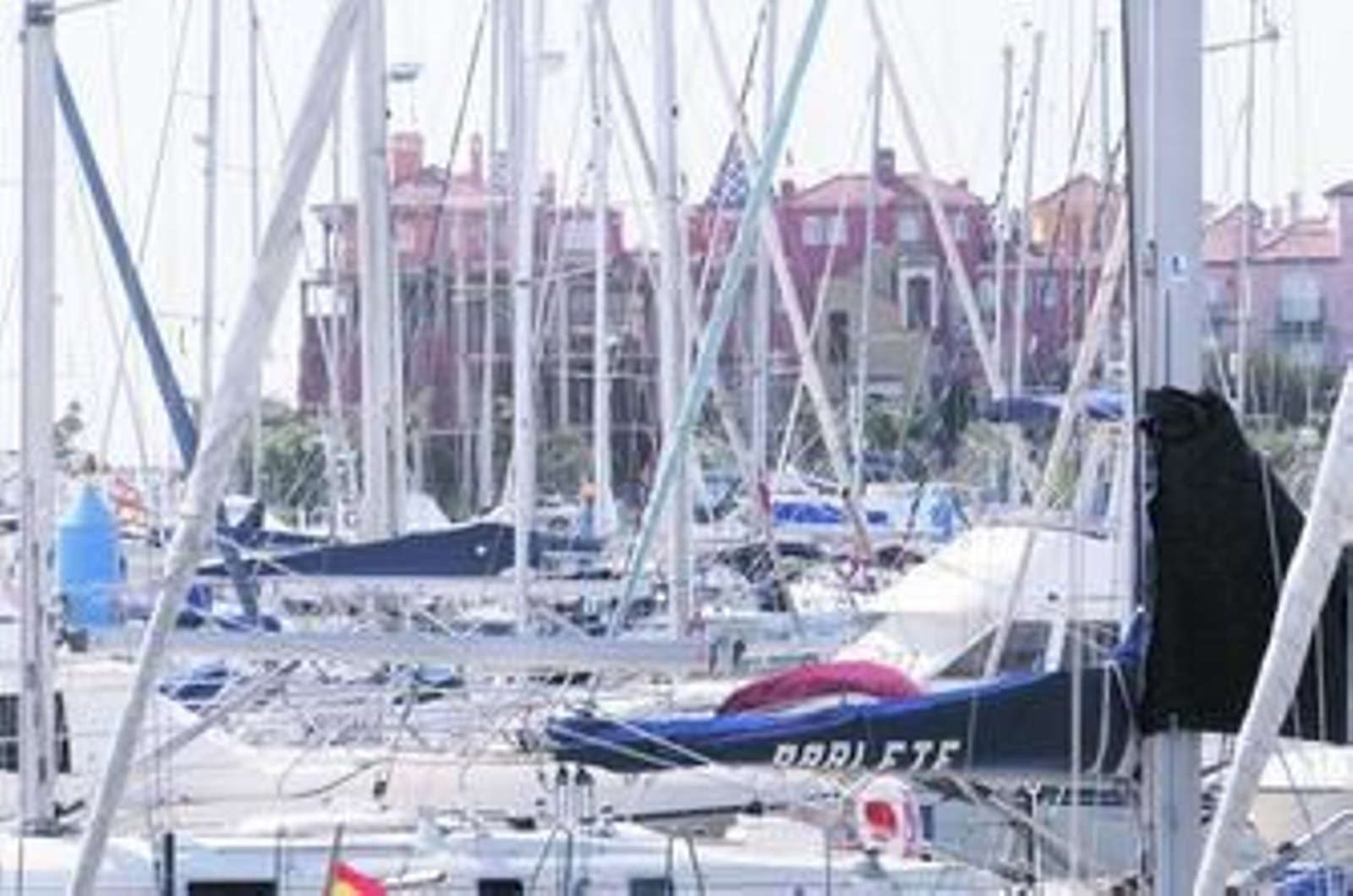 Las nuevas tarifas que aplicará Puerto Sherry en sus amarres beneficiará especialmente a los yates de grandes esloras.