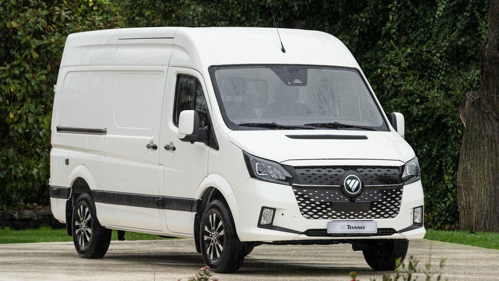 El eToano exclusivamente estará disponible como furgón, si bien con dos longitudes de carrocería distintas. El eToano exclusivamente estará disponible como furgón, si bien con dos longitudes de carrocería distintas.