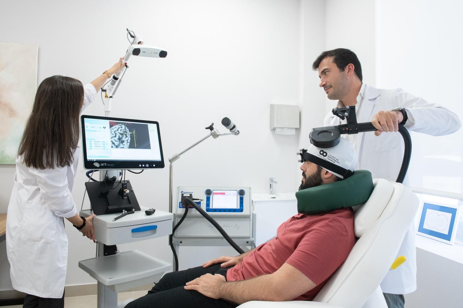 Un estudio andaluz avala la eficacia de la estimulación magnética transcraneal contra las ideas suicidas