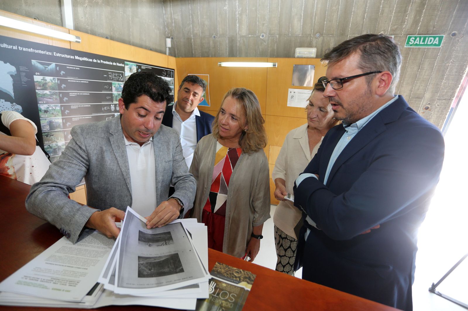 Visita de autoridades al Dolmen de Soto en imágenes