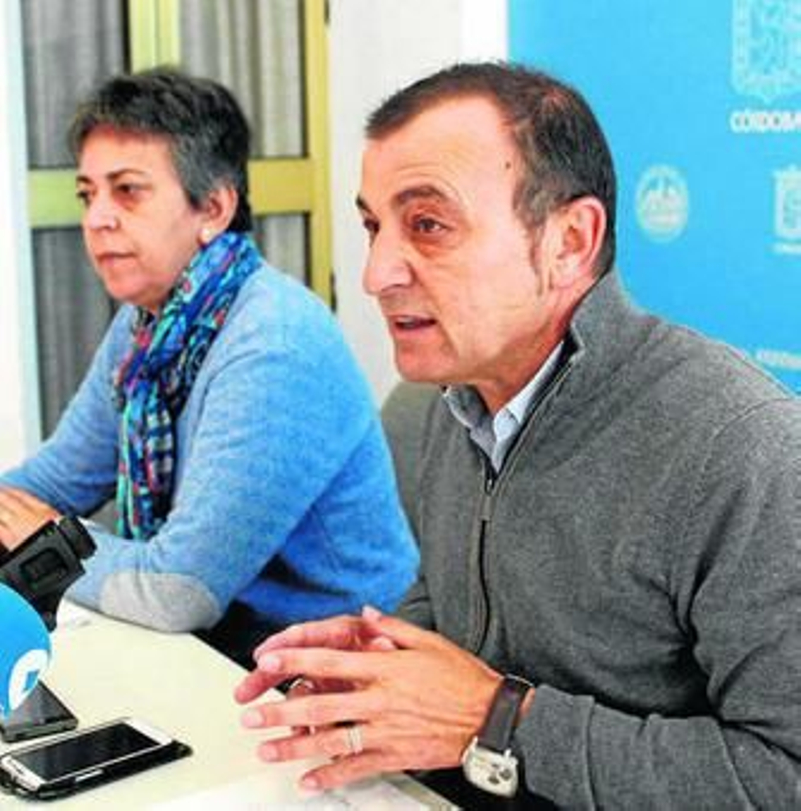 Tejada, acompañado de Pepa Contreras, ayer.