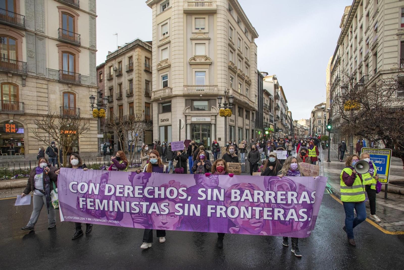 Las mejores imágenes de la manifestación feminista del 8M en Granada este 2021