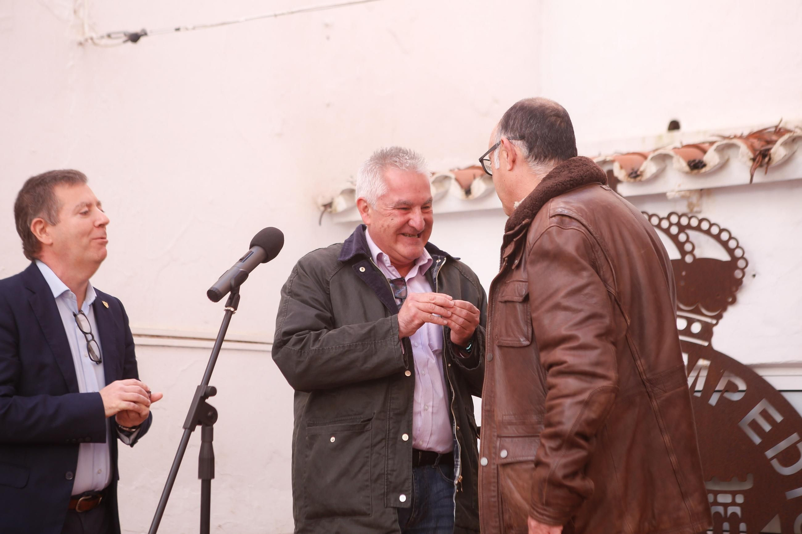 Las fotos de la entrega de medallas de la Asociación Fuerte de Santa Bárbara a la Peña Balona y Julio Vega