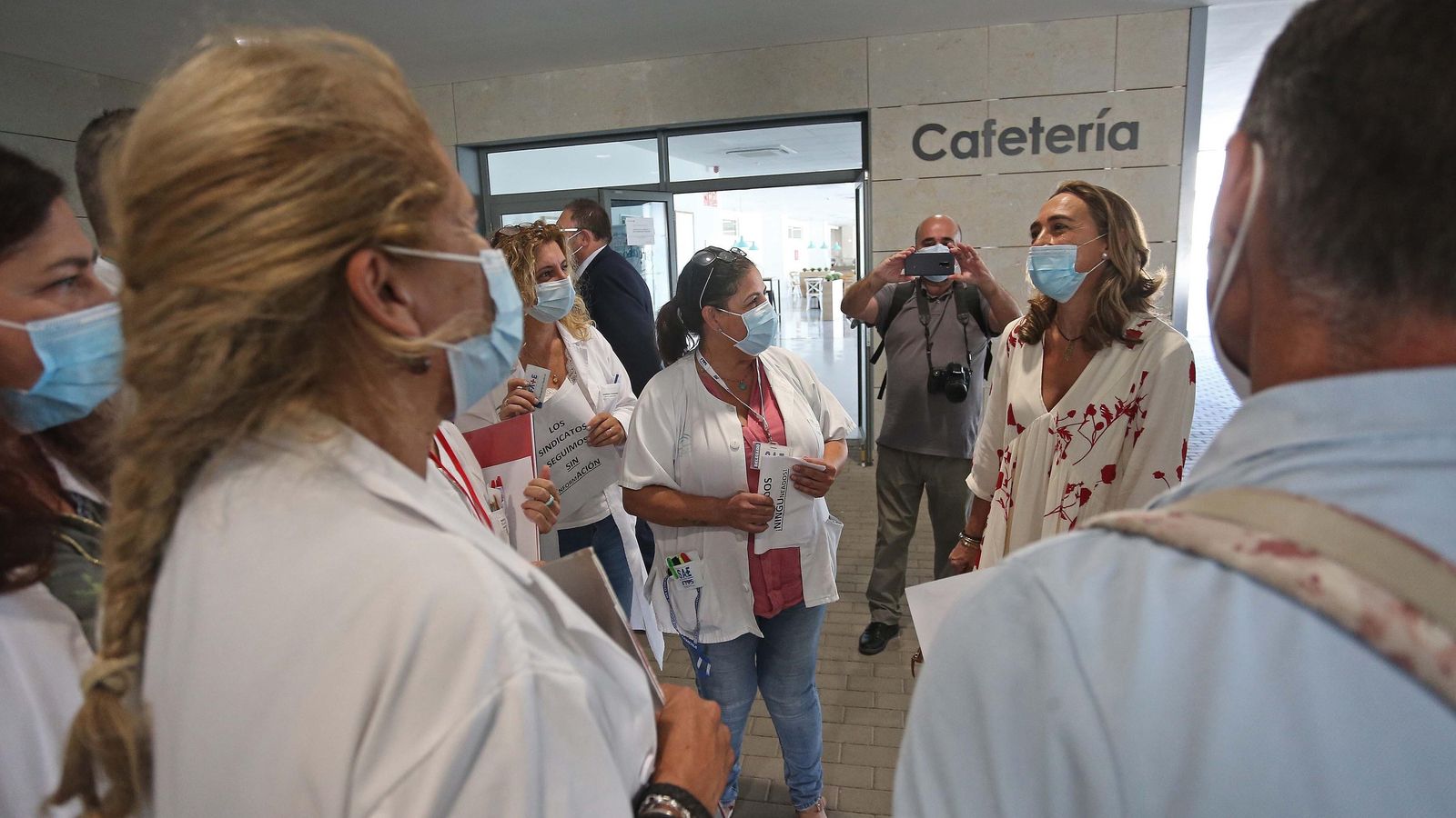 La nueva gerente habla con los sindicatos.