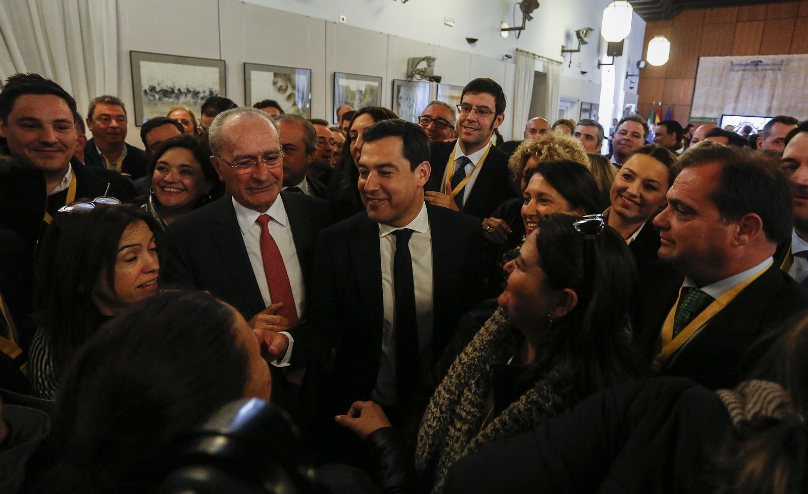 Las imágenes de la sesión de investidura de Juanma Moreno