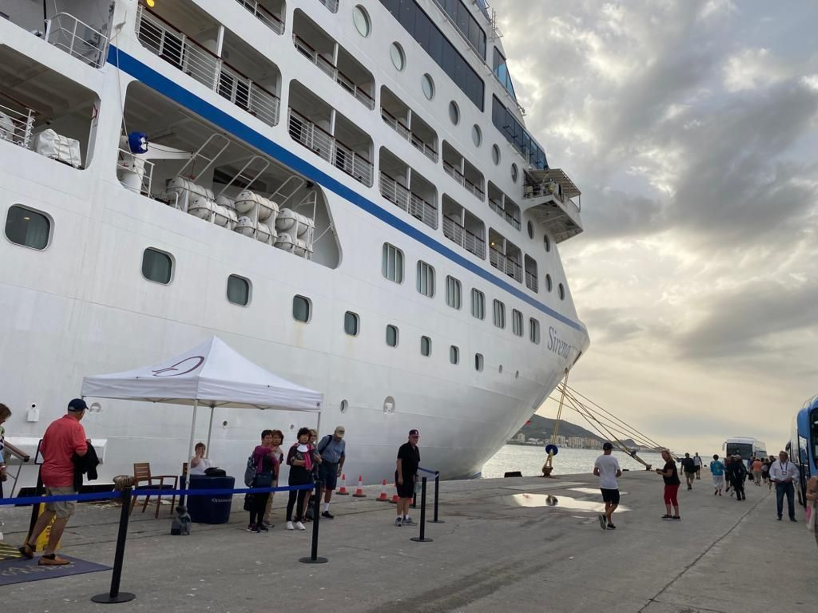 Motril recibe una 'Sirena' en la mejor temporada de cruceros de su historia