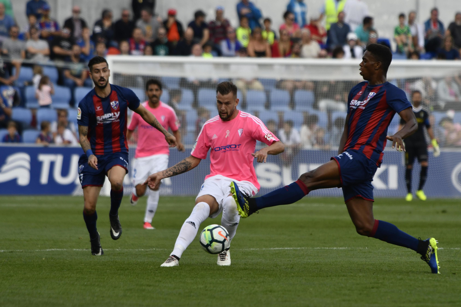 Las imágenes del Huesca-Cádiz