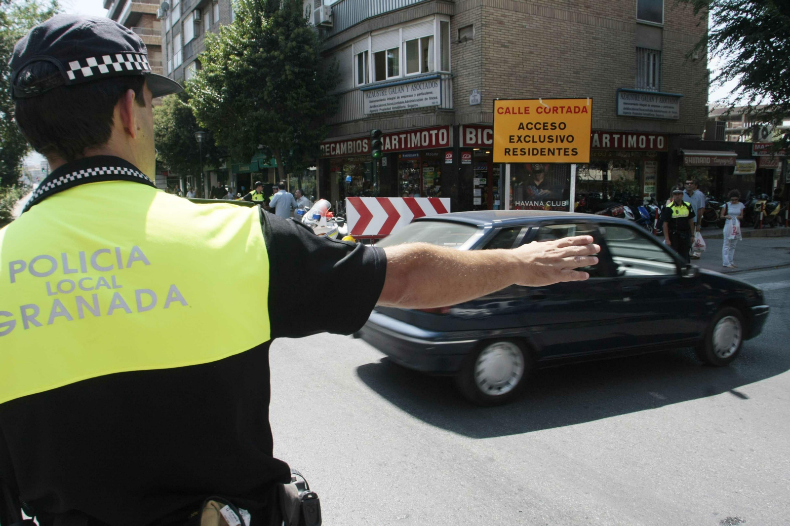 Granada quiere ampliar el cobro de multas a extranjeros a cualquier infracción en la ciudad