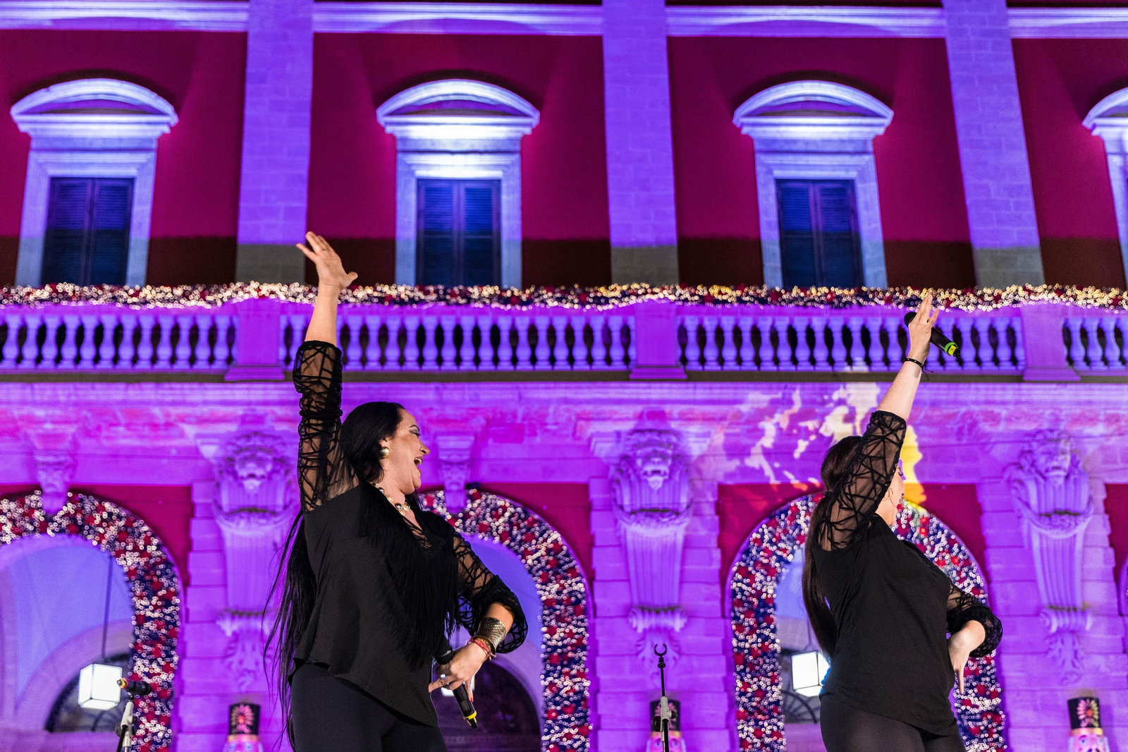 Doble sesión de zambombas navideñas en la plaza del Rey de San Fernando