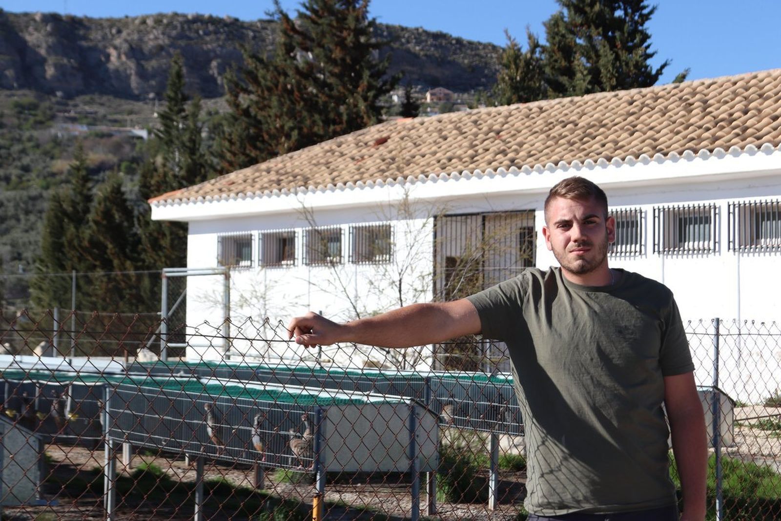 Ramón Alcázar es un joven agricultor, ganadero y emprendedor que ha apostado por la perdiz autóctona.