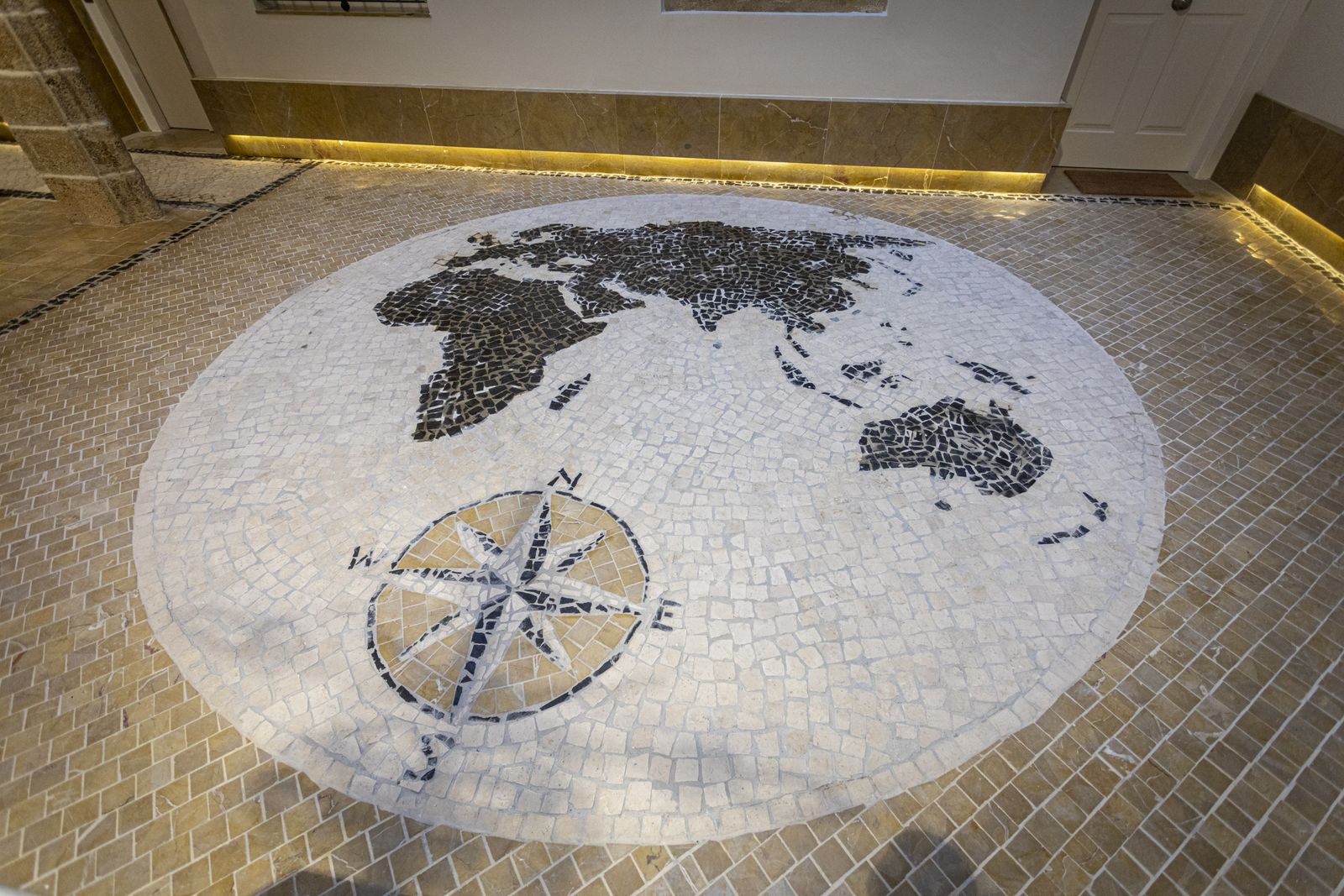 Detalles de la rehabilitación integral de finca en Conde O´Reilly esquina Costa Rica