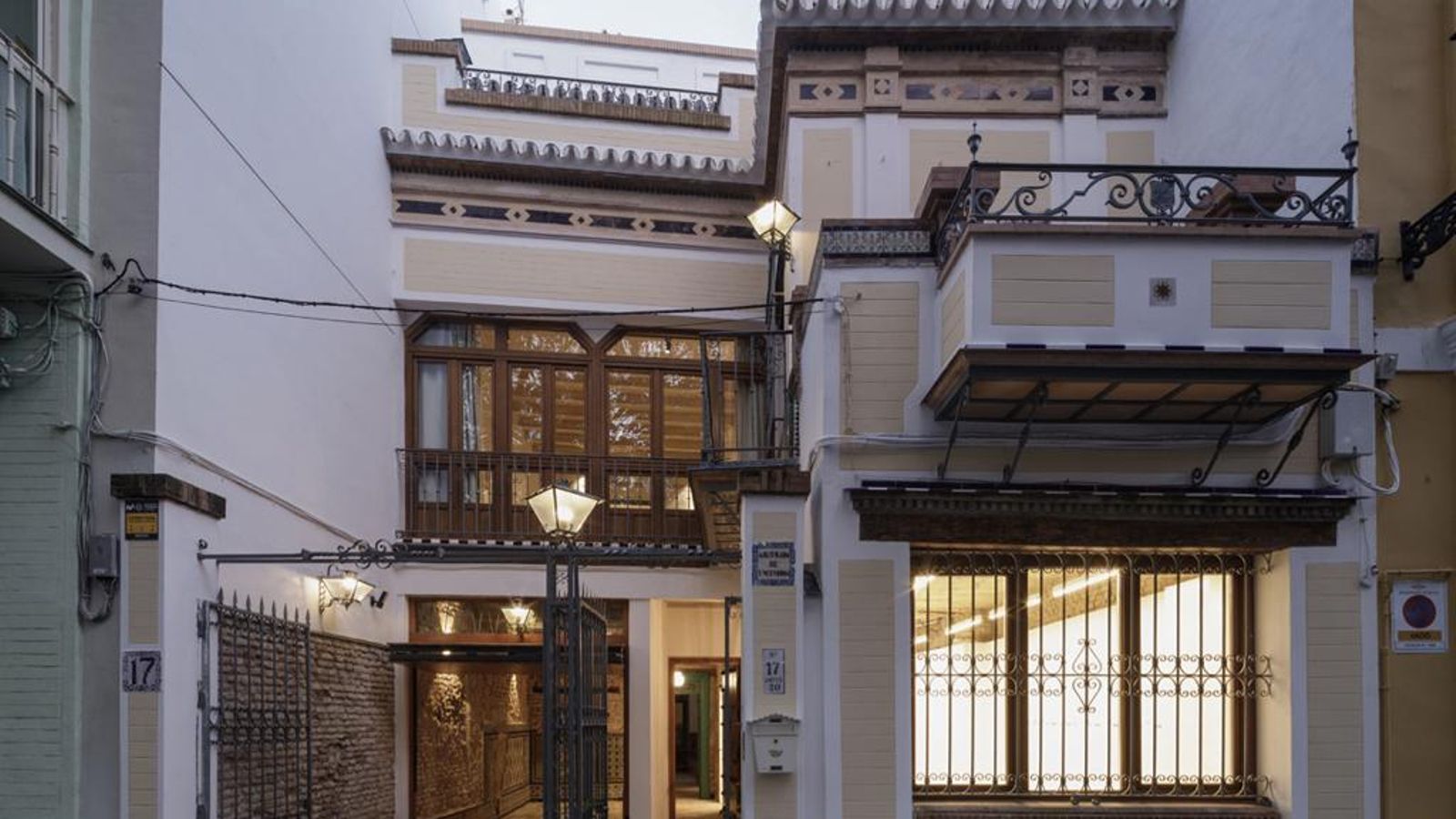 Fachada de Espacio Derivado