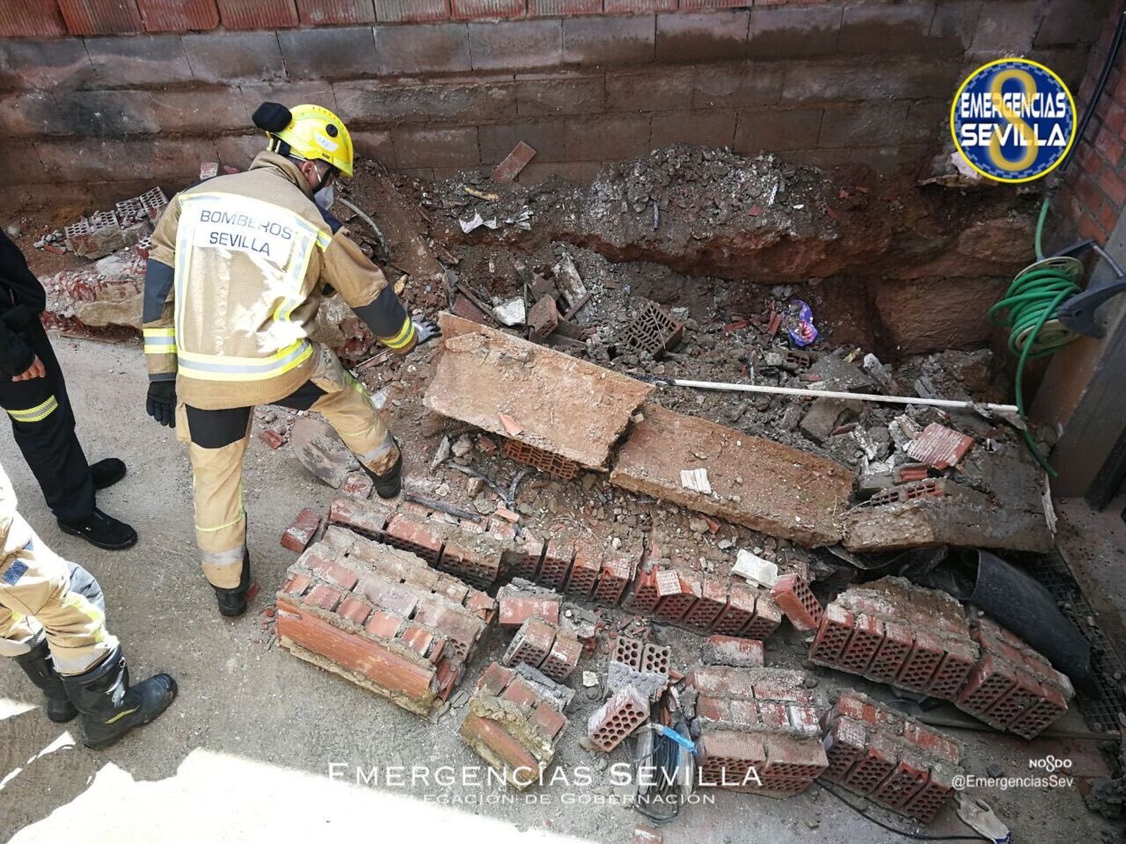 Herido grave un hombre al quedar sepultado bajo un muro en una vivienda donde hacía una reforma