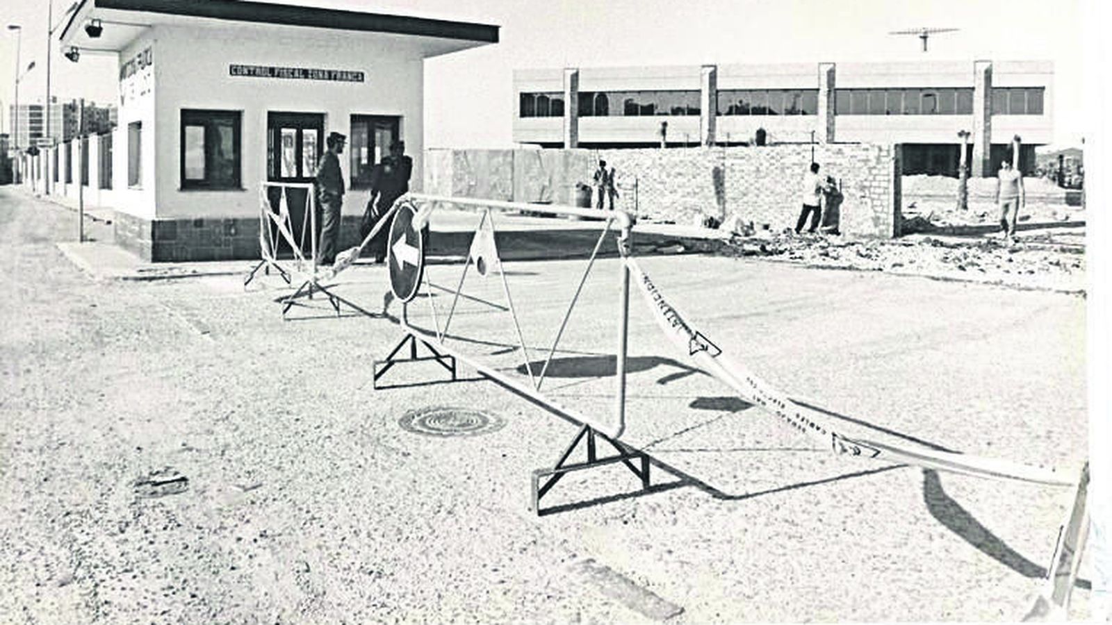 Imagen de abril de 1992, obras de retranqueo para la creación de la vía rápida.