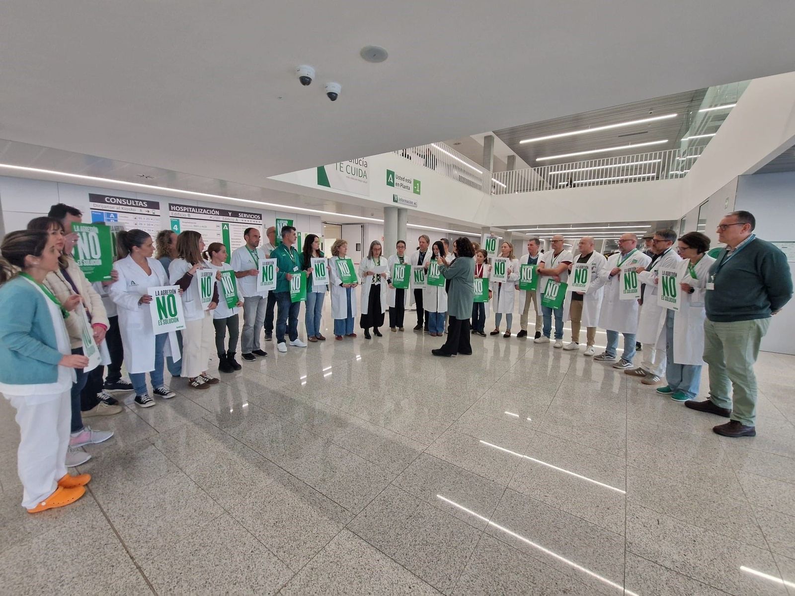 Concentración este miércoles en el Hospital Costa del Sol contra las agresiones.