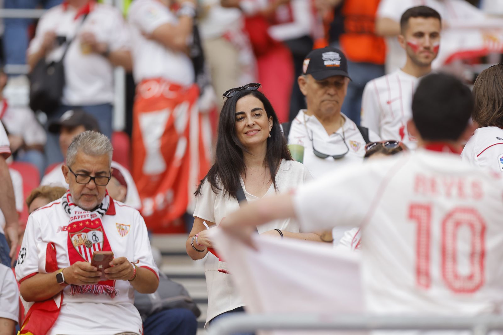 Búscate en las fotos del Sevilla-Roma