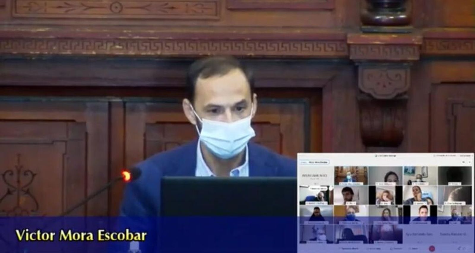 El alcalde de Sanlúcar, durante la emisión en directo del último pleno municipal.