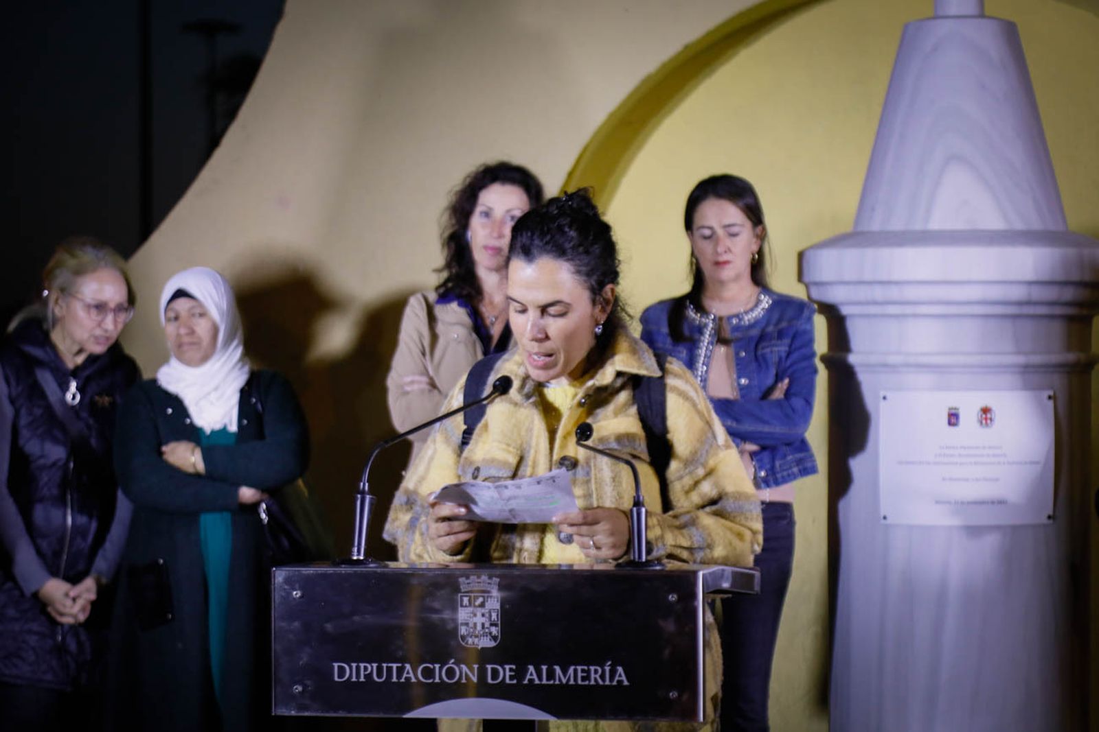 Imágenes del monolito en homenaje a las víctimas de violencia de género