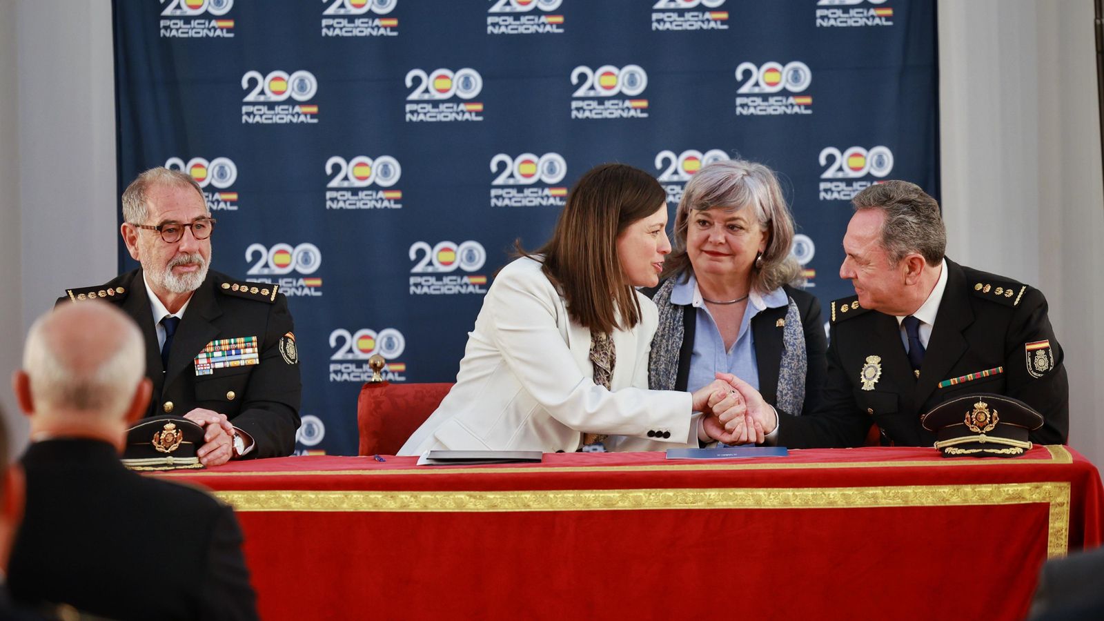 De izquierda a derecha, el comisario provincial de Cádiz, la alcaldesa de San Fernando, la subdelegada del Gobierno y el comisario de San Fernando.