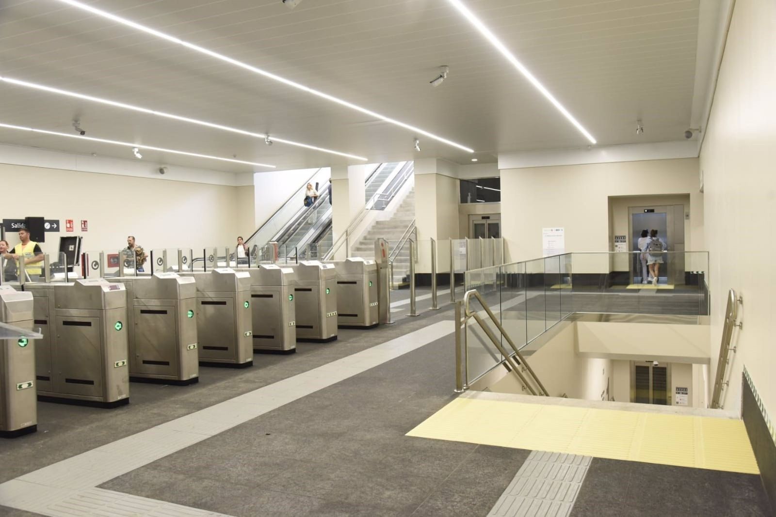 Interior de esta estación de cercanías en Torremolinos