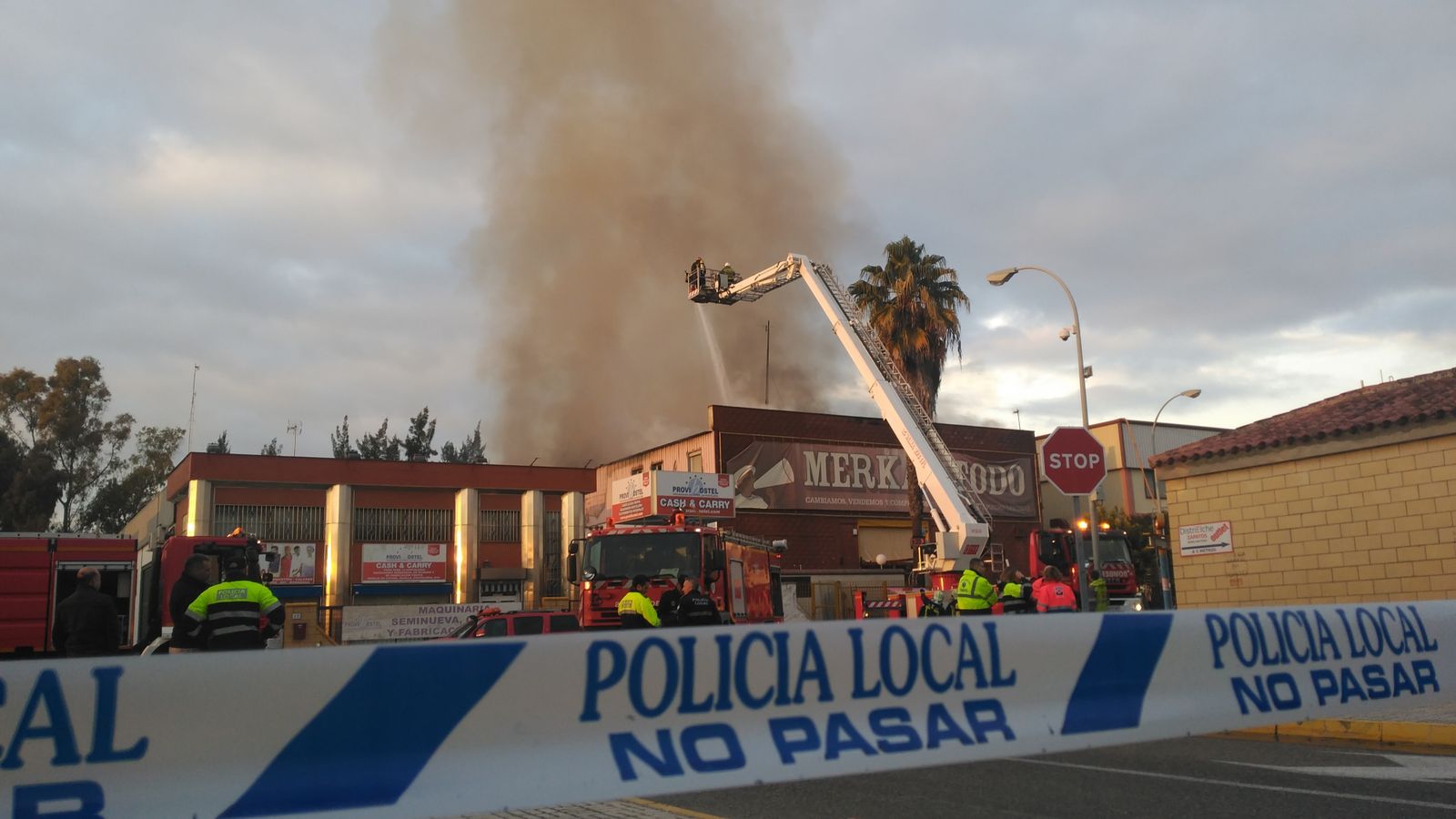 Incendio en el polígono PISA.